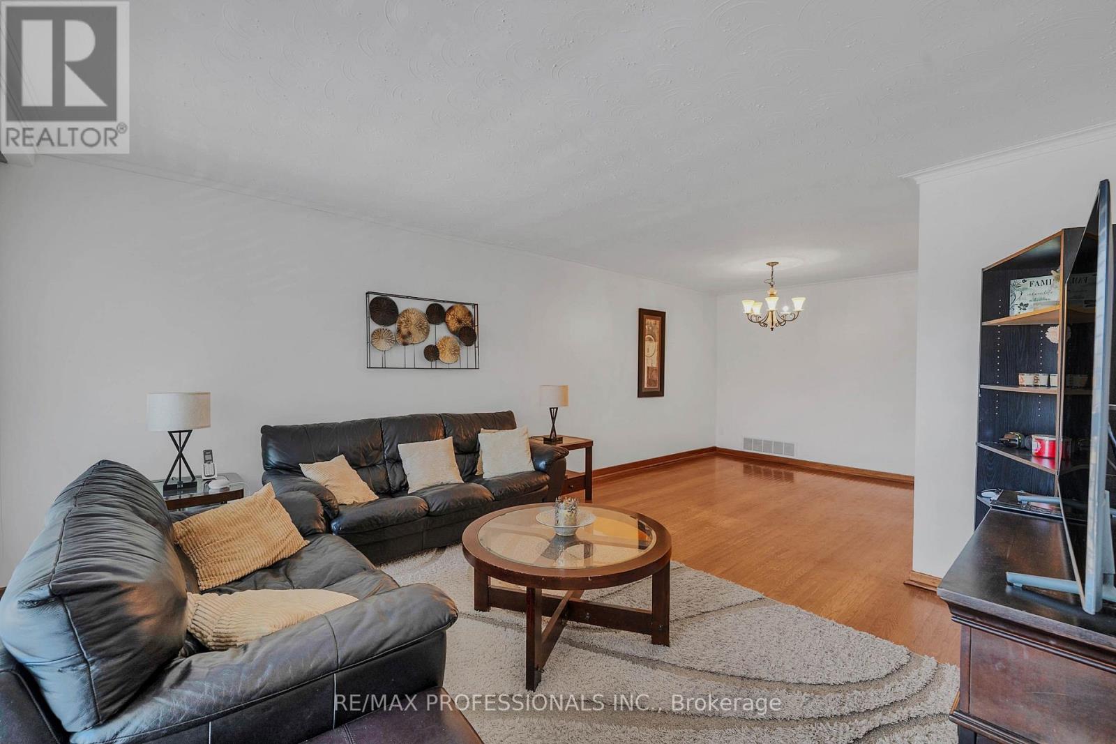 23 ANTHIA DRIVE - 4