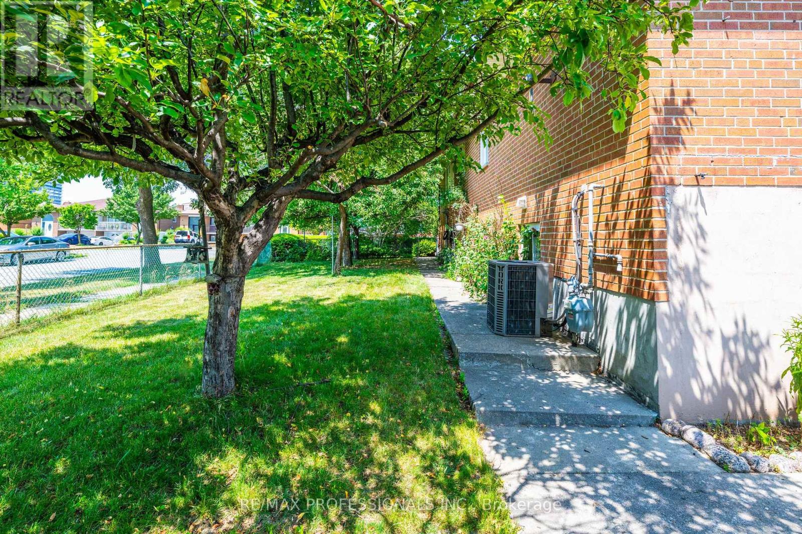 23 ANTHIA DRIVE - 40
