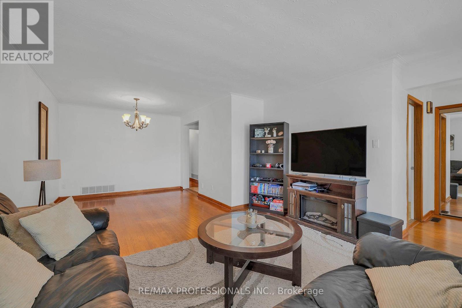 23 ANTHIA DRIVE - 5