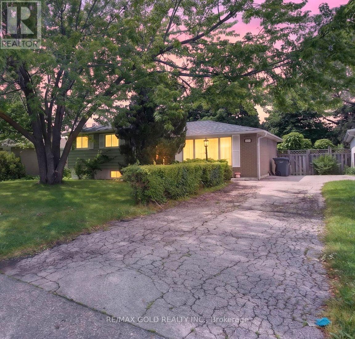 129 FOLKSTONE CRESCENT - 1