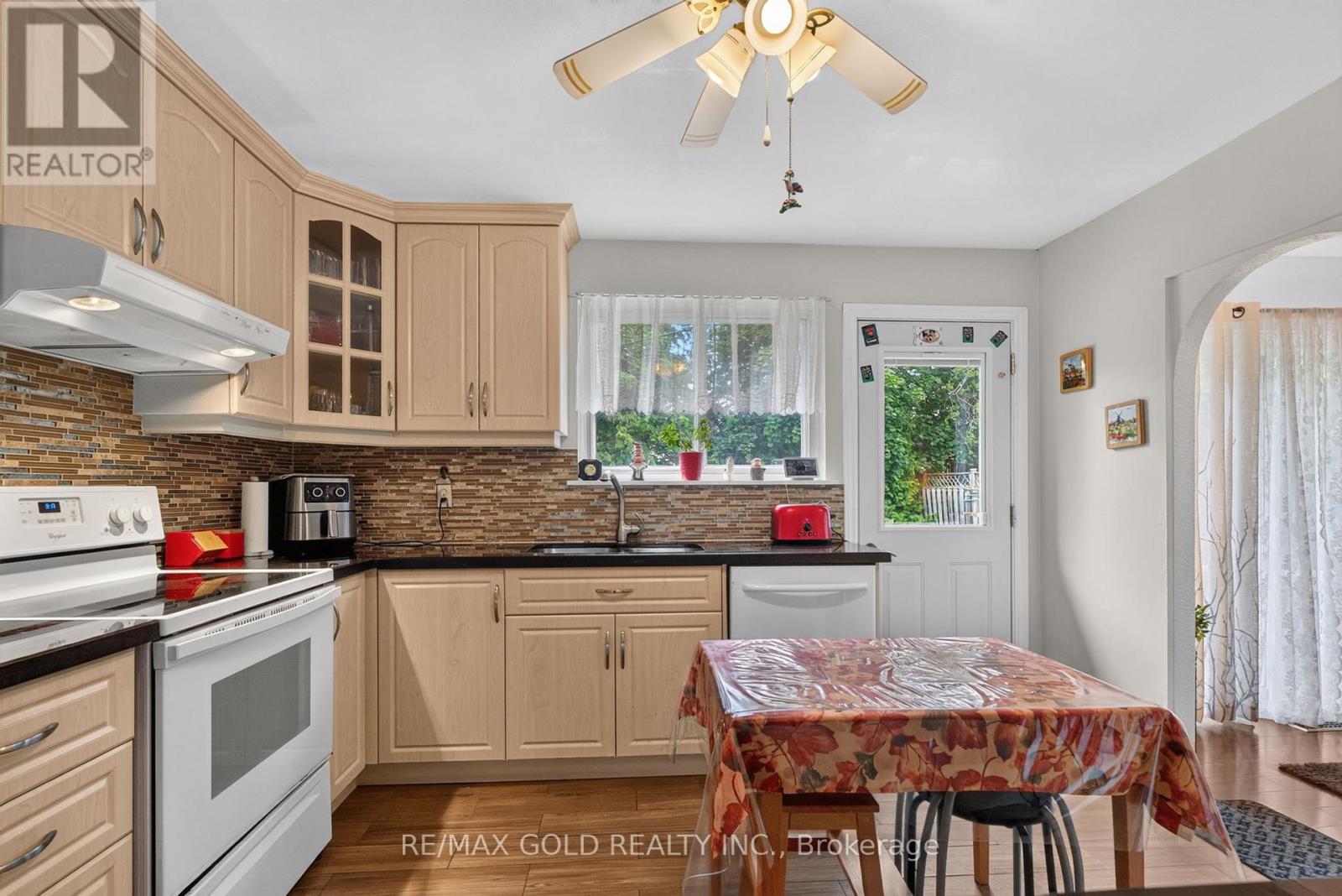 129 FOLKSTONE CRESCENT - 14