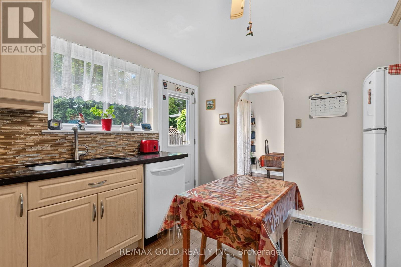 129 FOLKSTONE CRESCENT - 15
