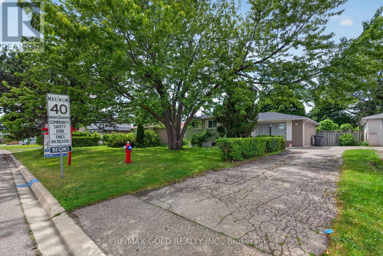 129 FOLKSTONE CRESCENT - 2