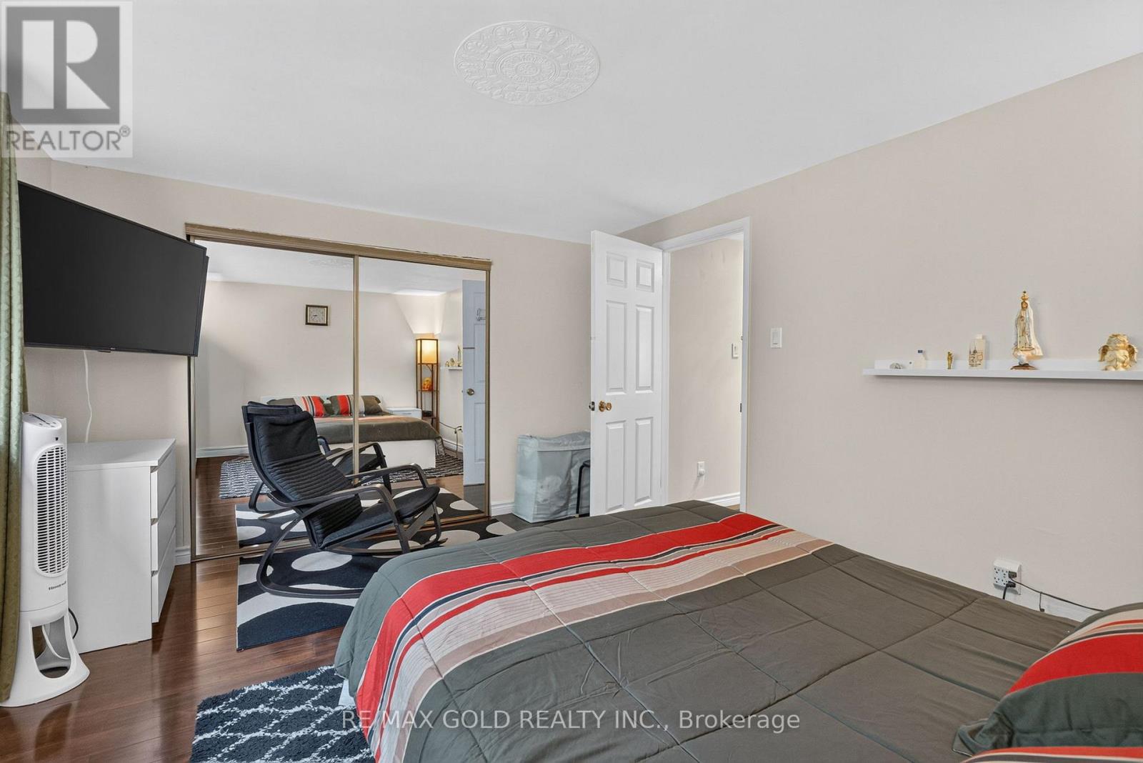 129 FOLKSTONE CRESCENT - 21