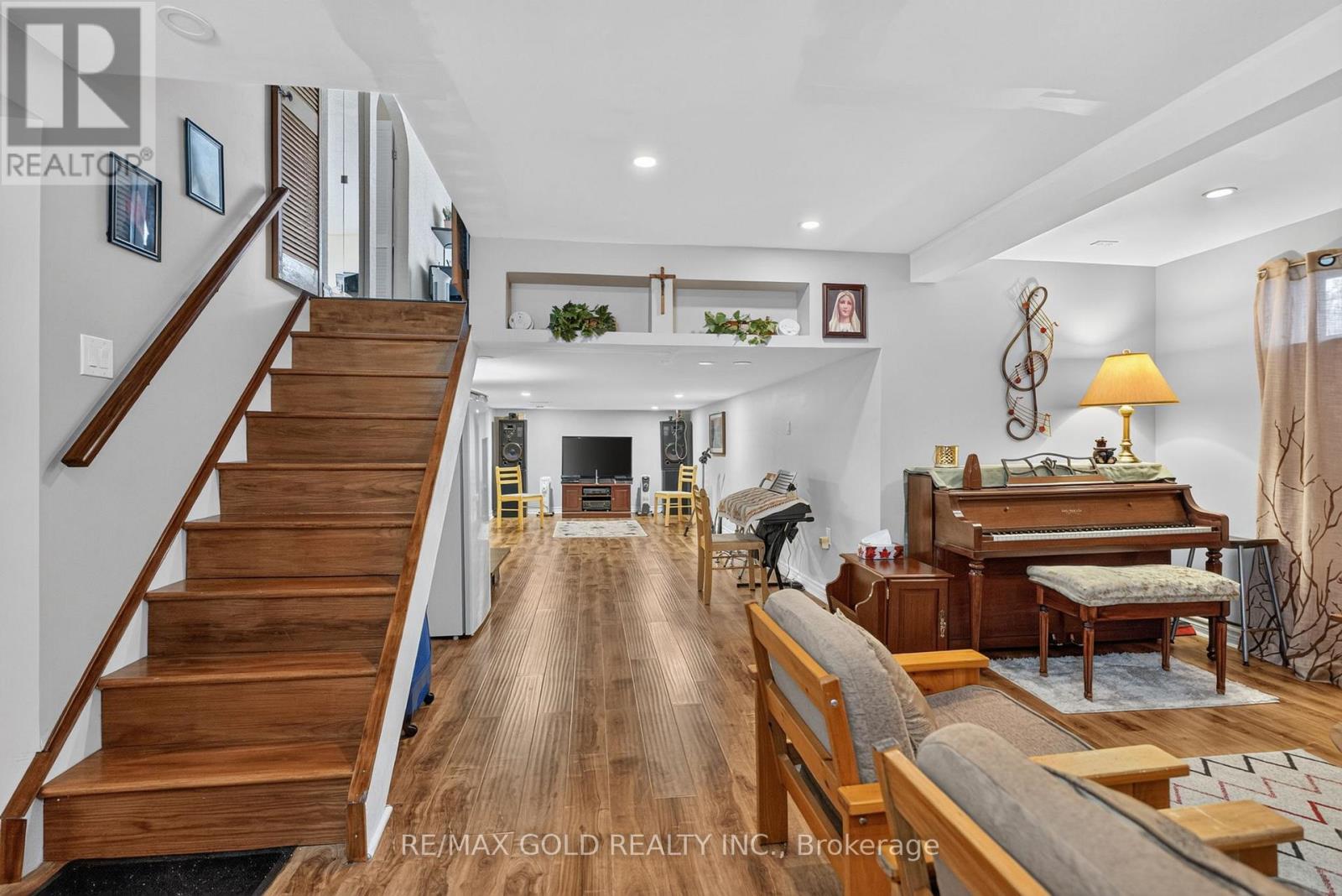 129 FOLKSTONE CRESCENT - 28