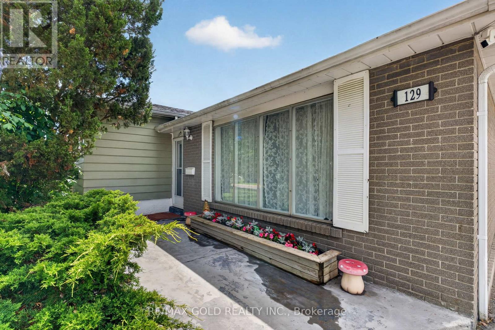 129 FOLKSTONE CRESCENT - 3