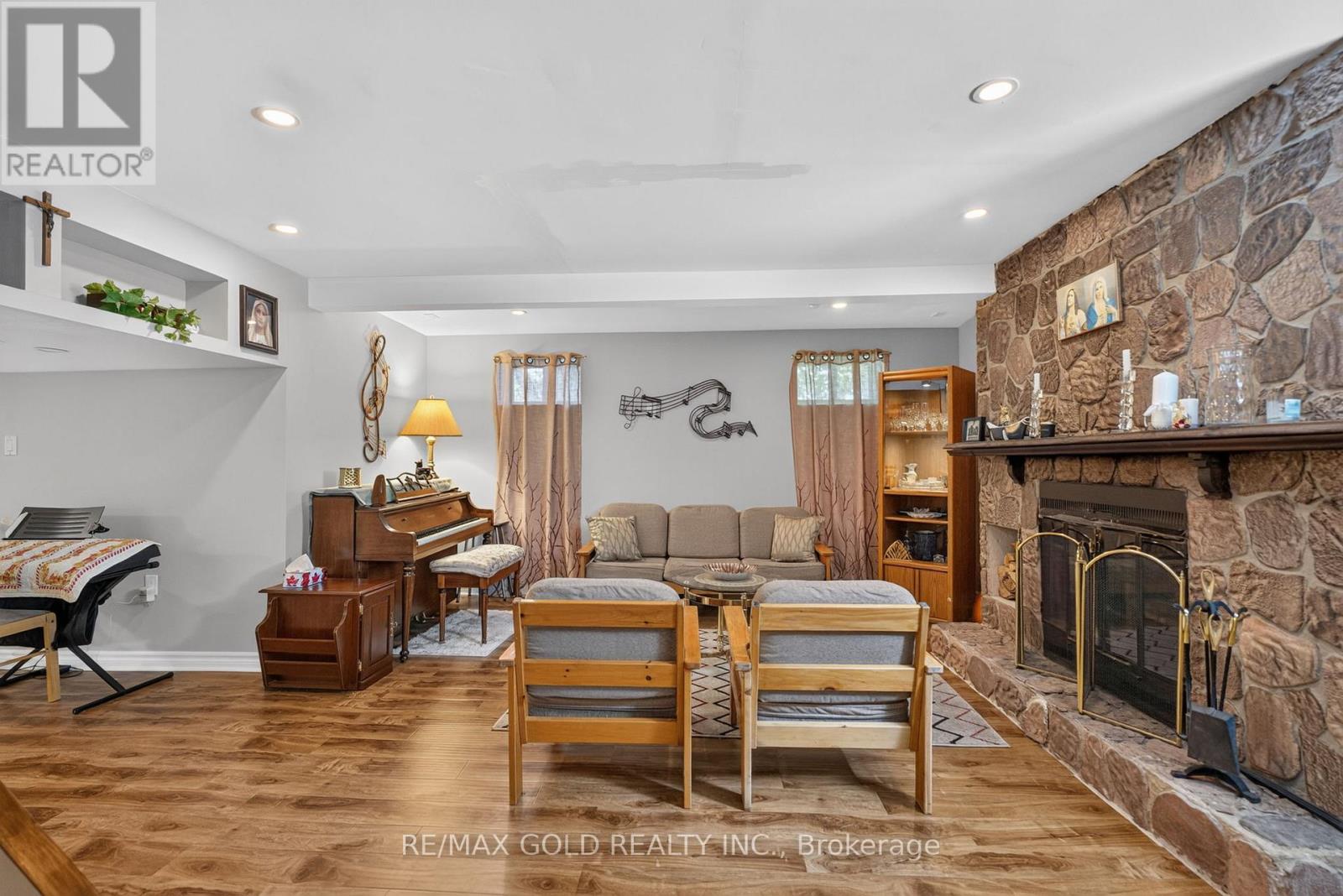 129 FOLKSTONE CRESCENT - 30