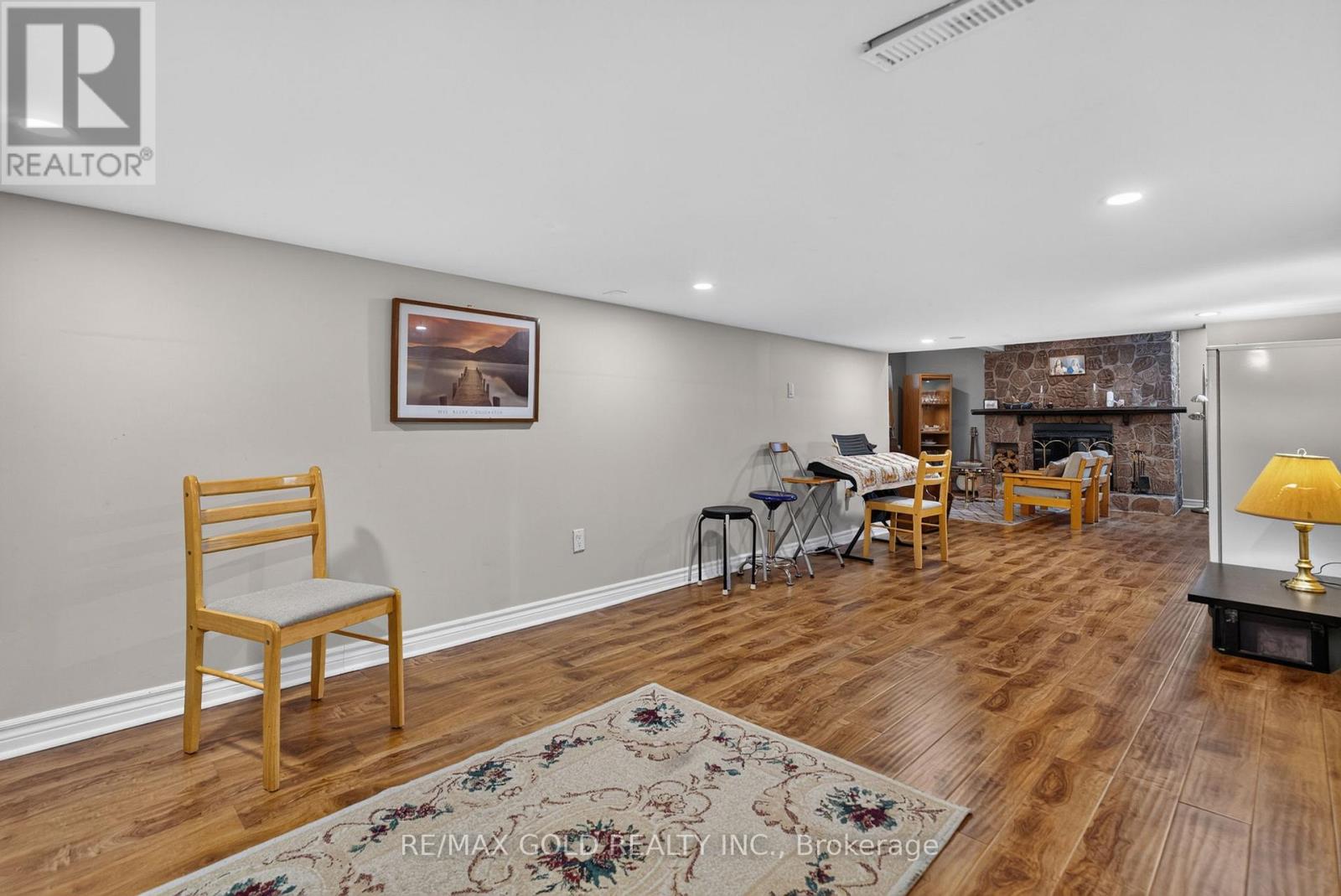 129 FOLKSTONE CRESCENT - 31