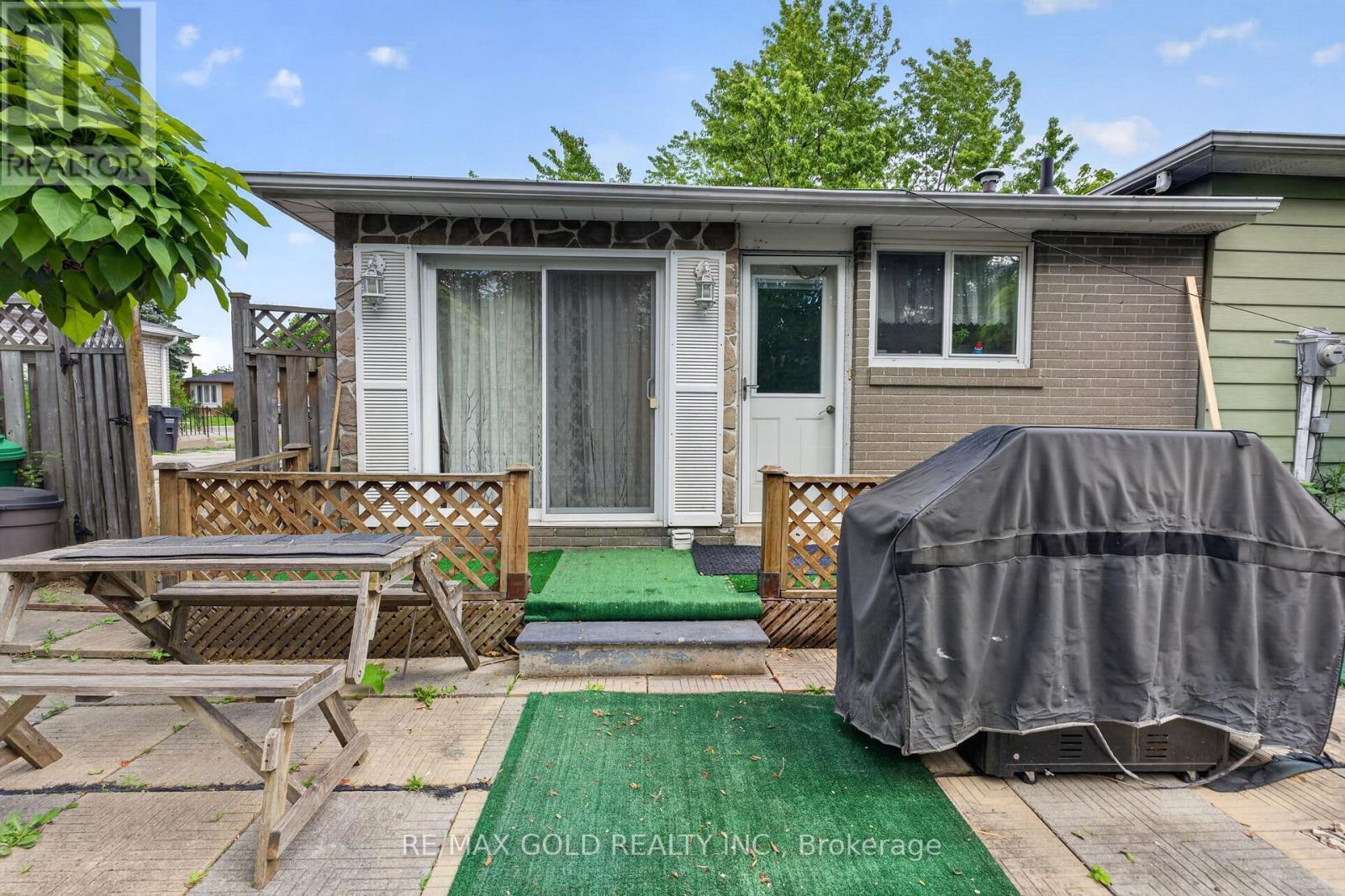 129 FOLKSTONE CRESCENT - 39