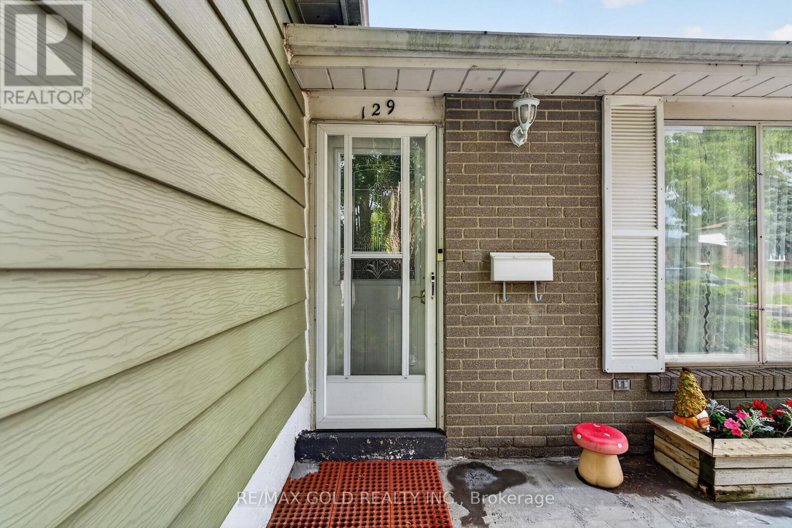 129 FOLKSTONE CRESCENT - 4