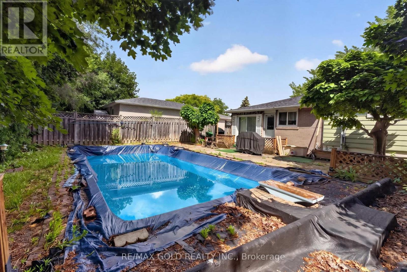 129 FOLKSTONE CRESCENT - 40
