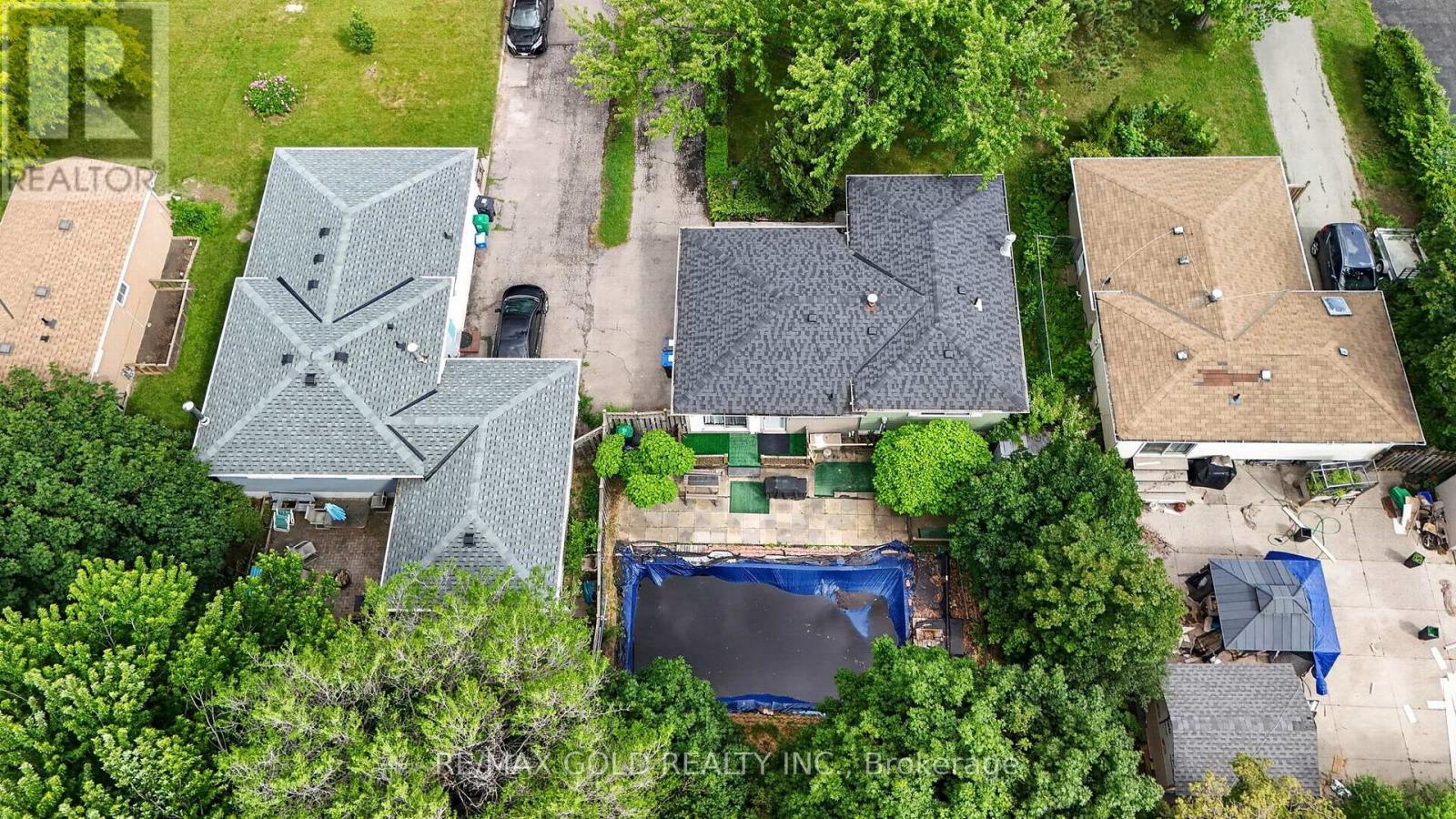 129 FOLKSTONE CRESCENT - 44