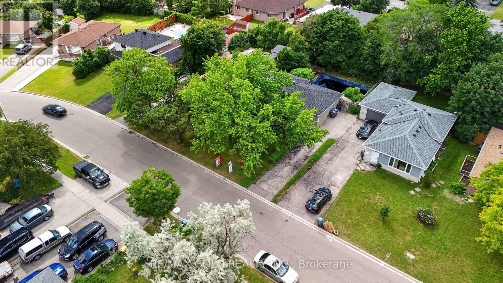 129 FOLKSTONE CRESCENT - 45