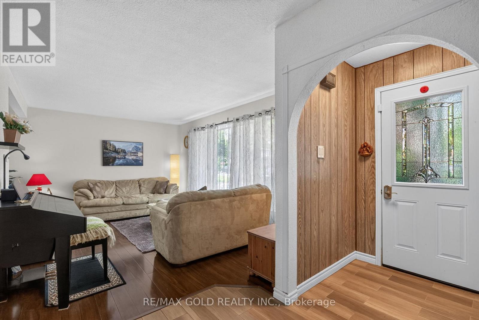 129 FOLKSTONE CRESCENT - 6