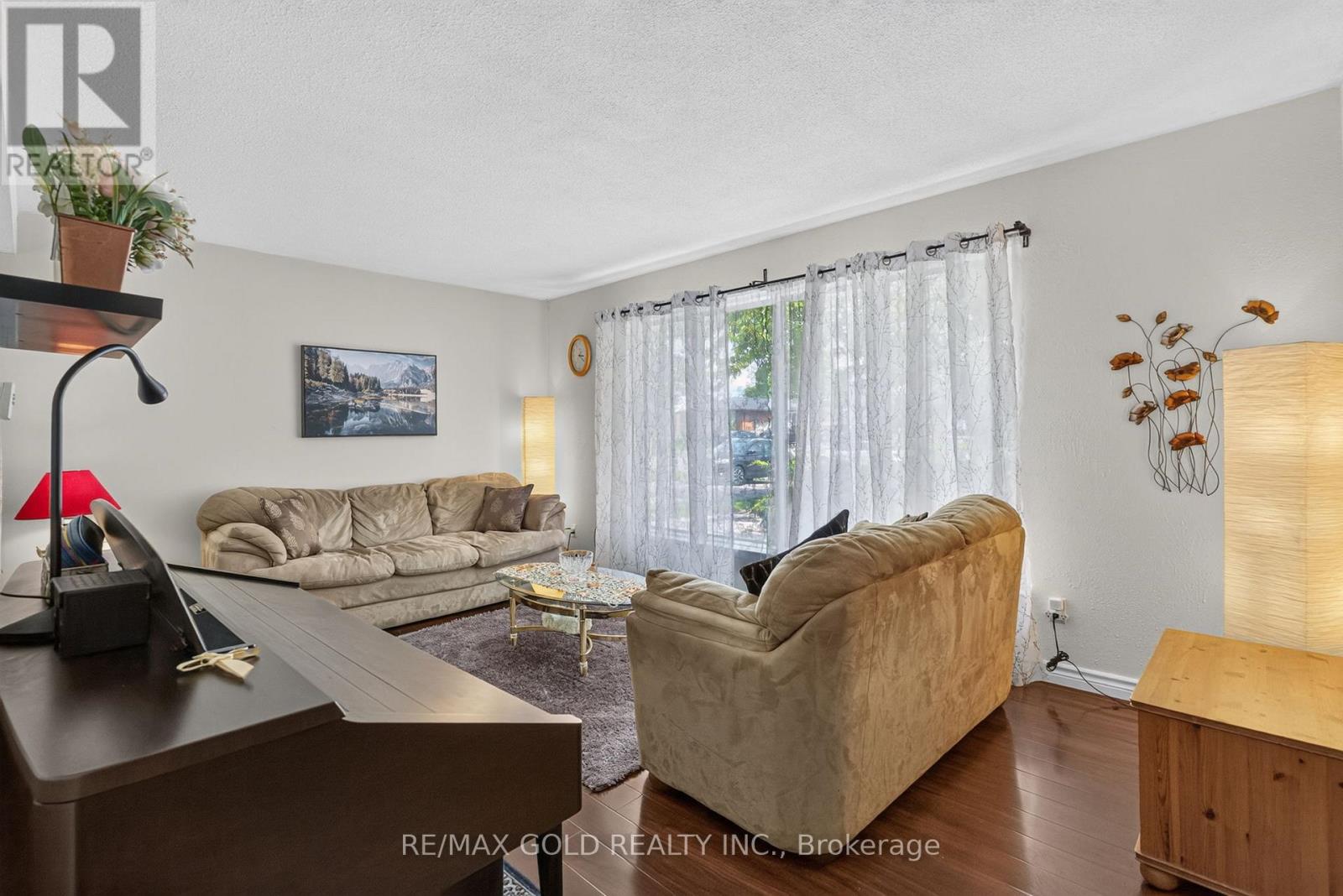 129 FOLKSTONE CRESCENT - 7