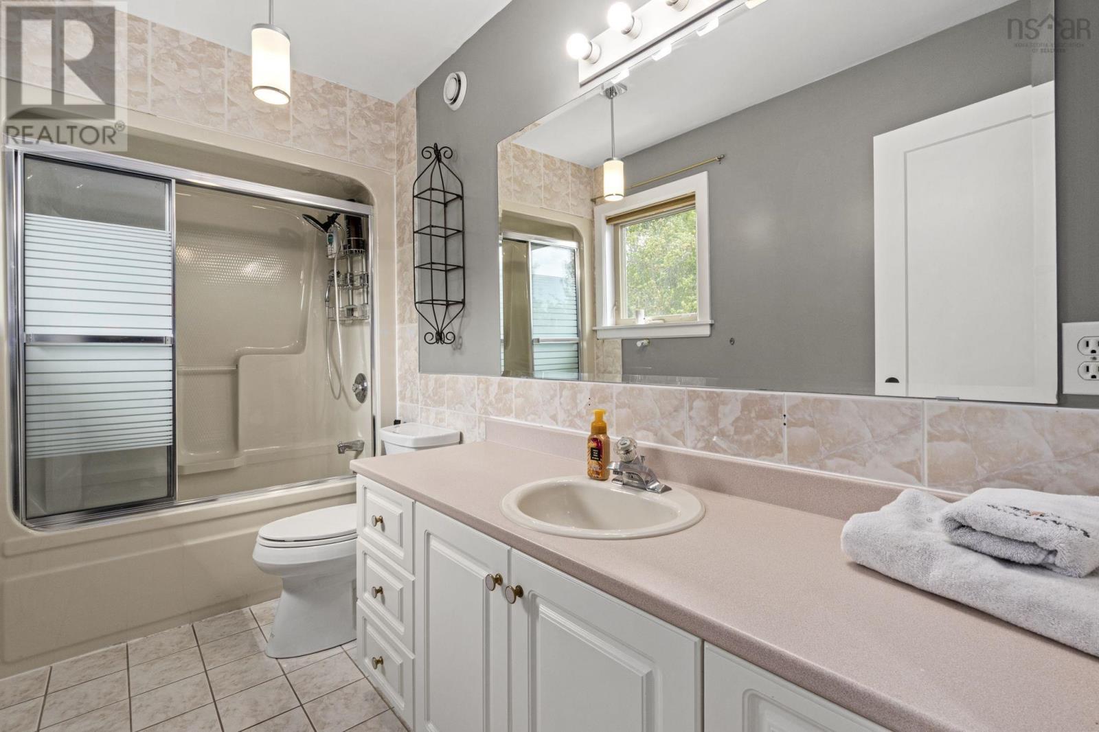 31 Lancaster Drive - 38
