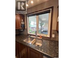 Kitchen - 205 Schaefer Street, Richmound, SK S0N2E0 Photo 10