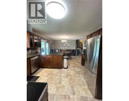Family room - 205 Schaefer Street, Richmound, SK S0N2E0 Photo 9