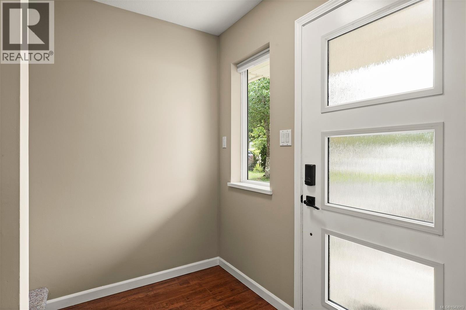 2221 HERON Cres - 16