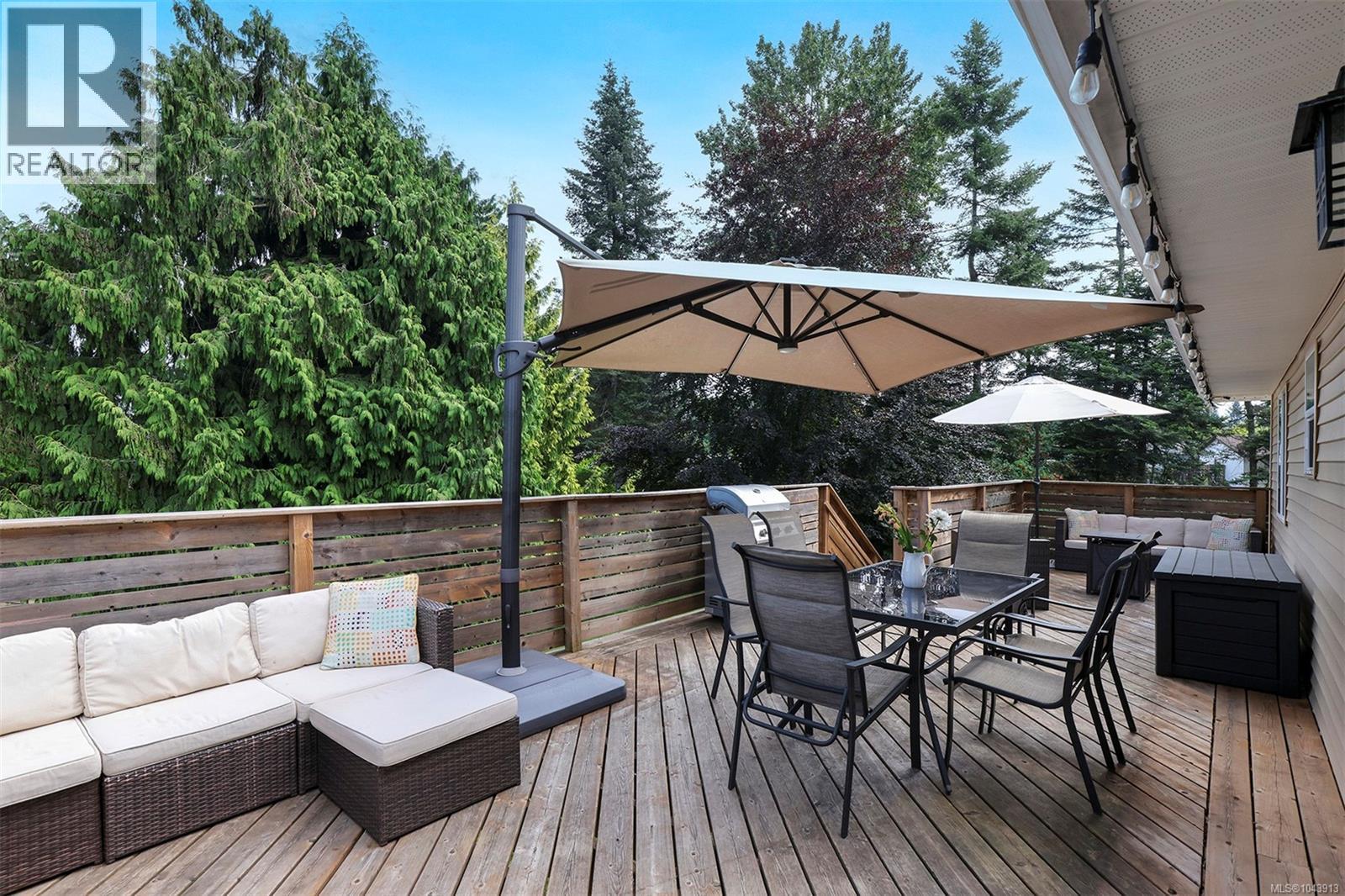 2221 HERON Cres - 6