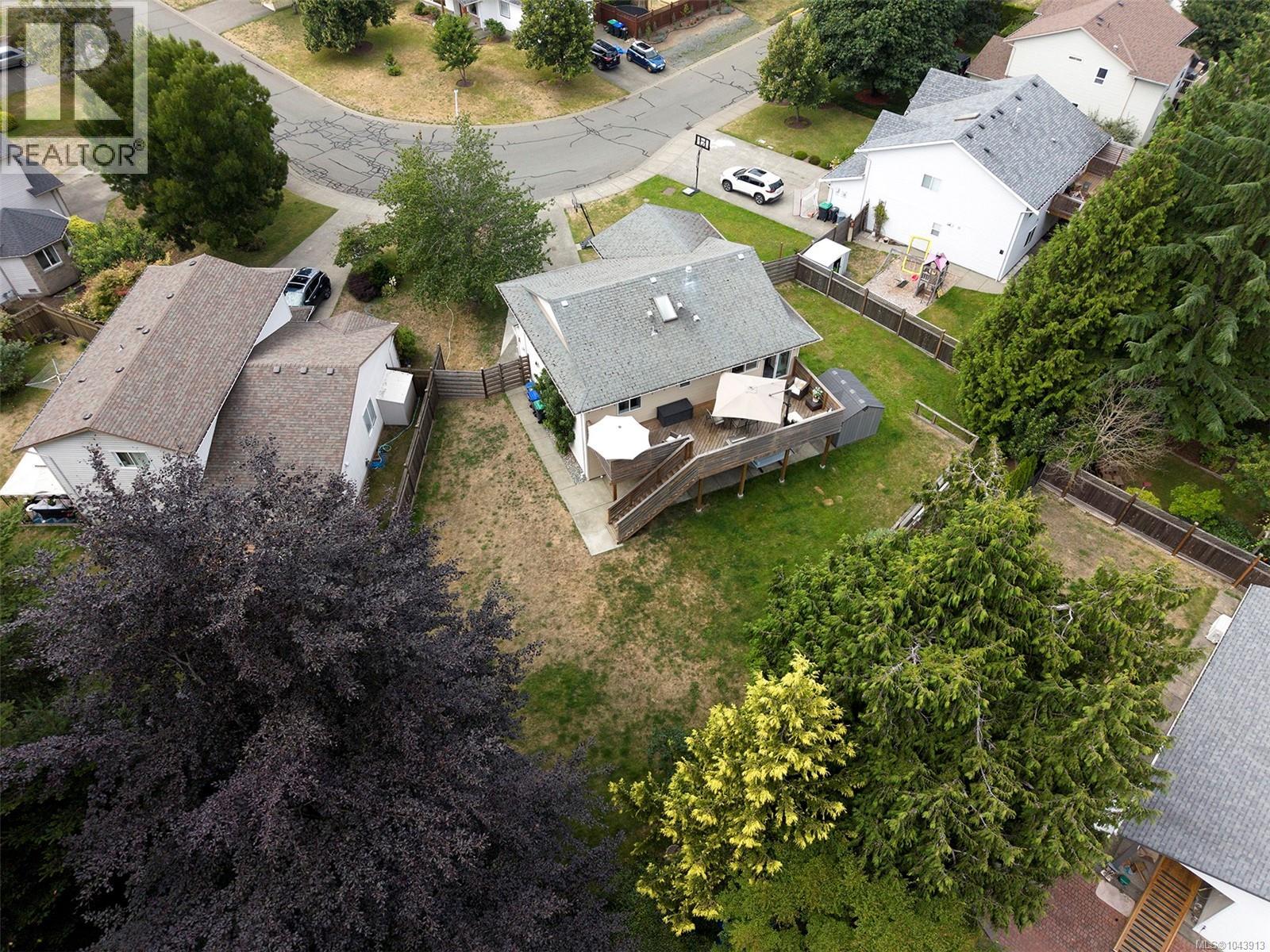2221 HERON Cres - 13