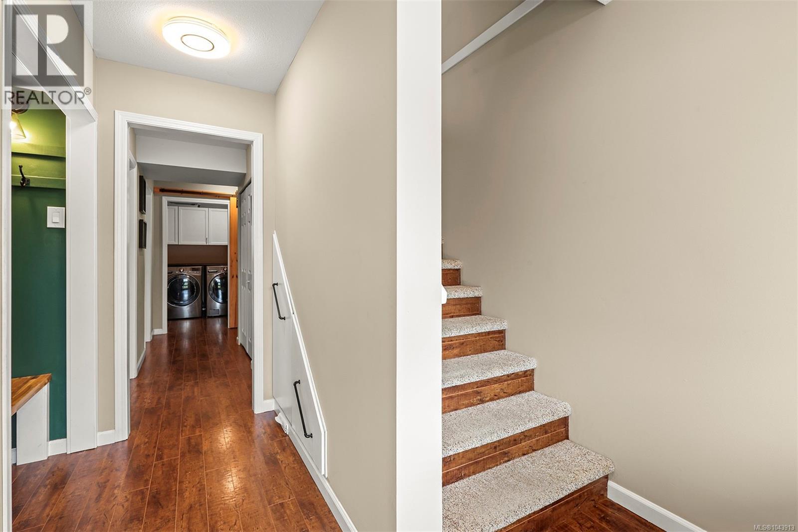 2221 HERON Cres - 17