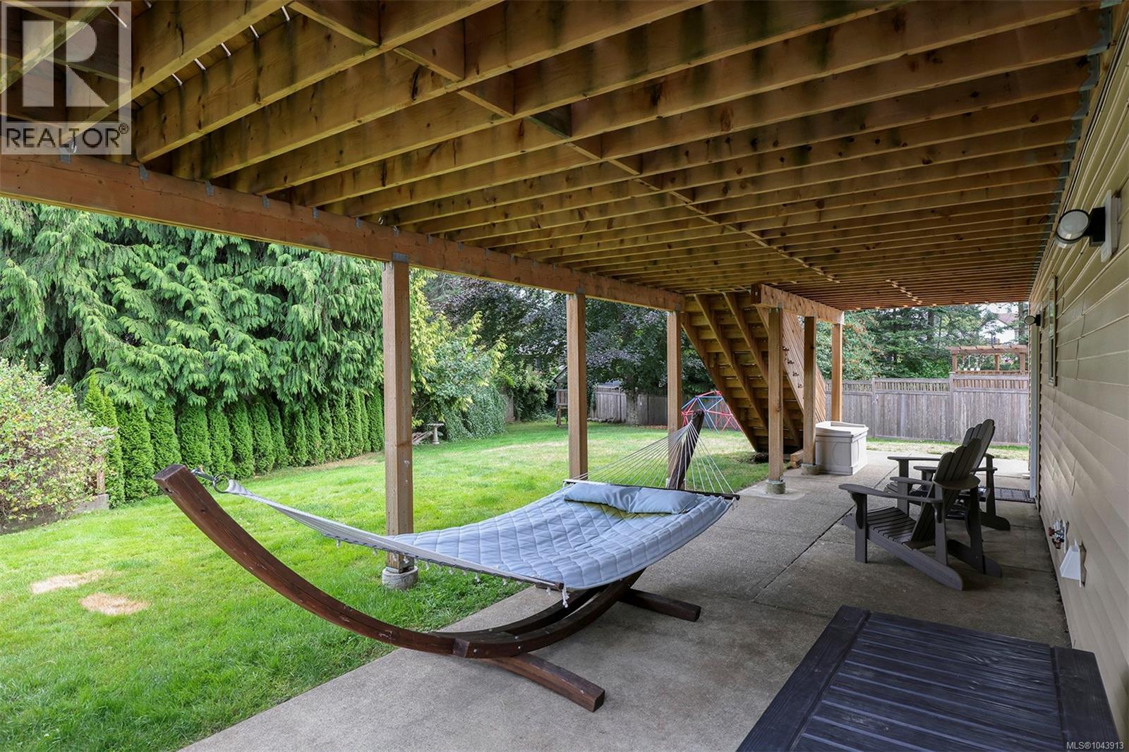 2221 HERON Cres - 12