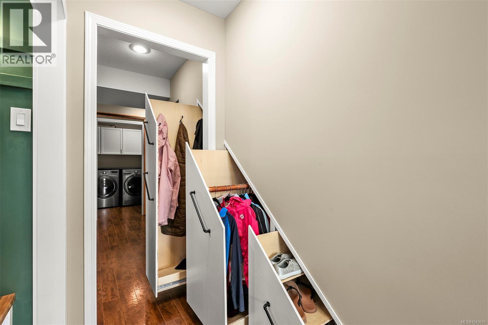 2221 HERON Cres - 18