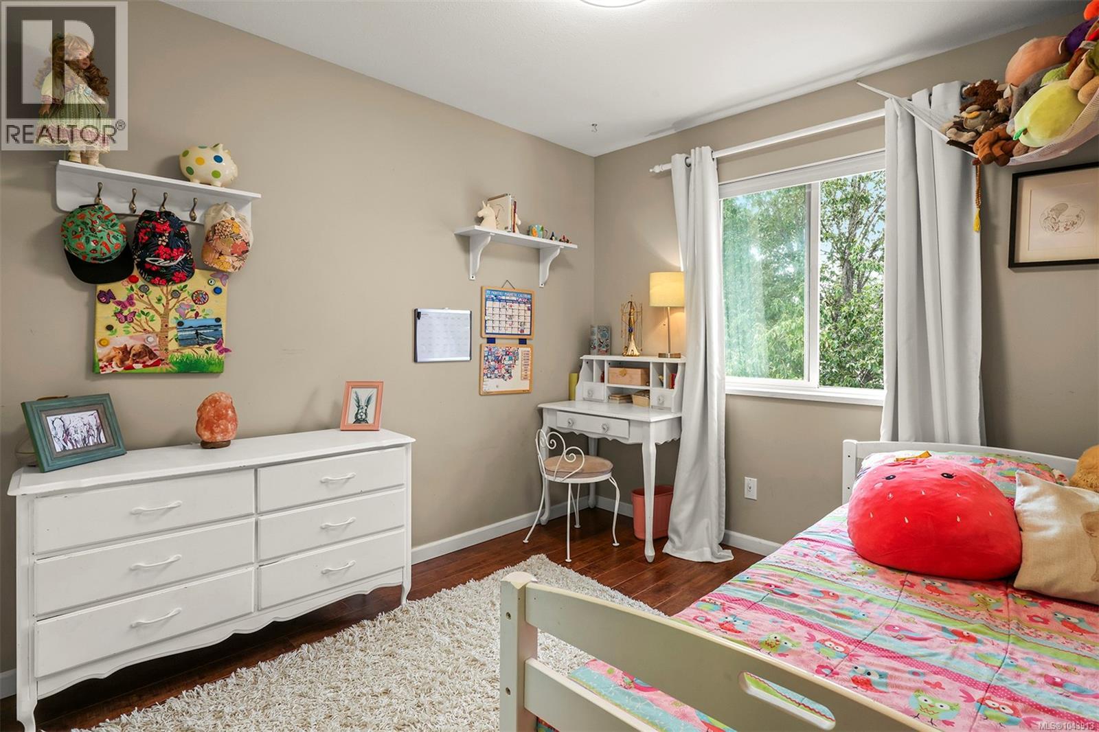 2221 HERON Cres - 9