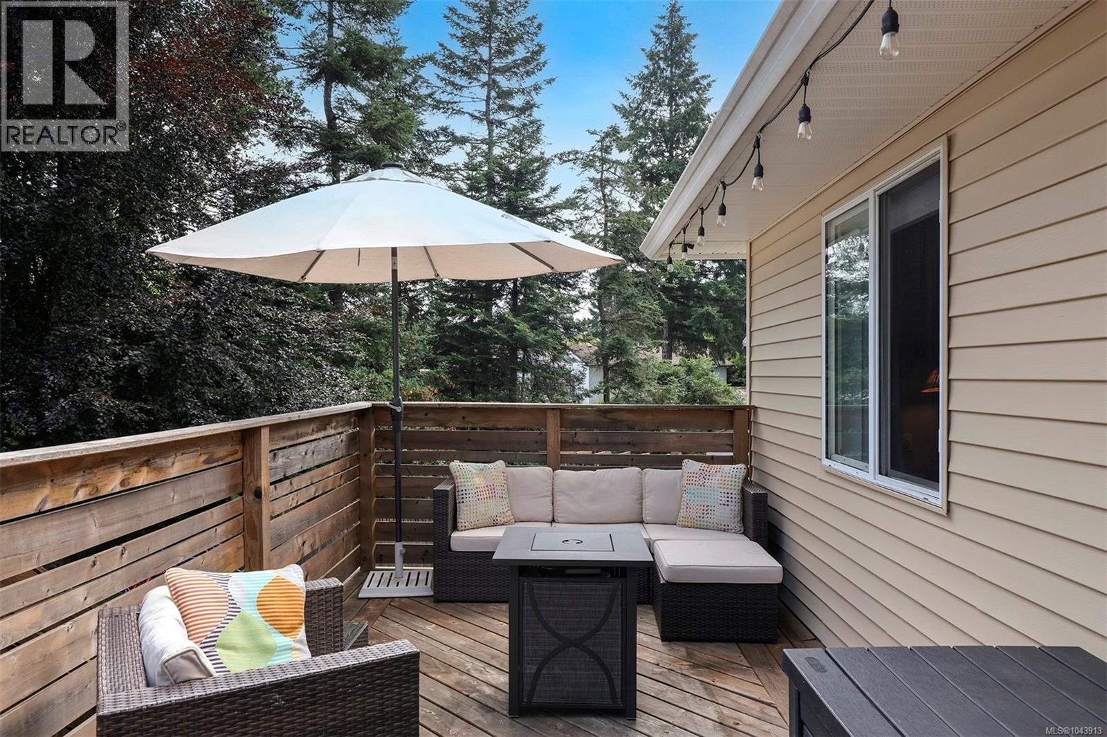 2221 HERON Cres - 39