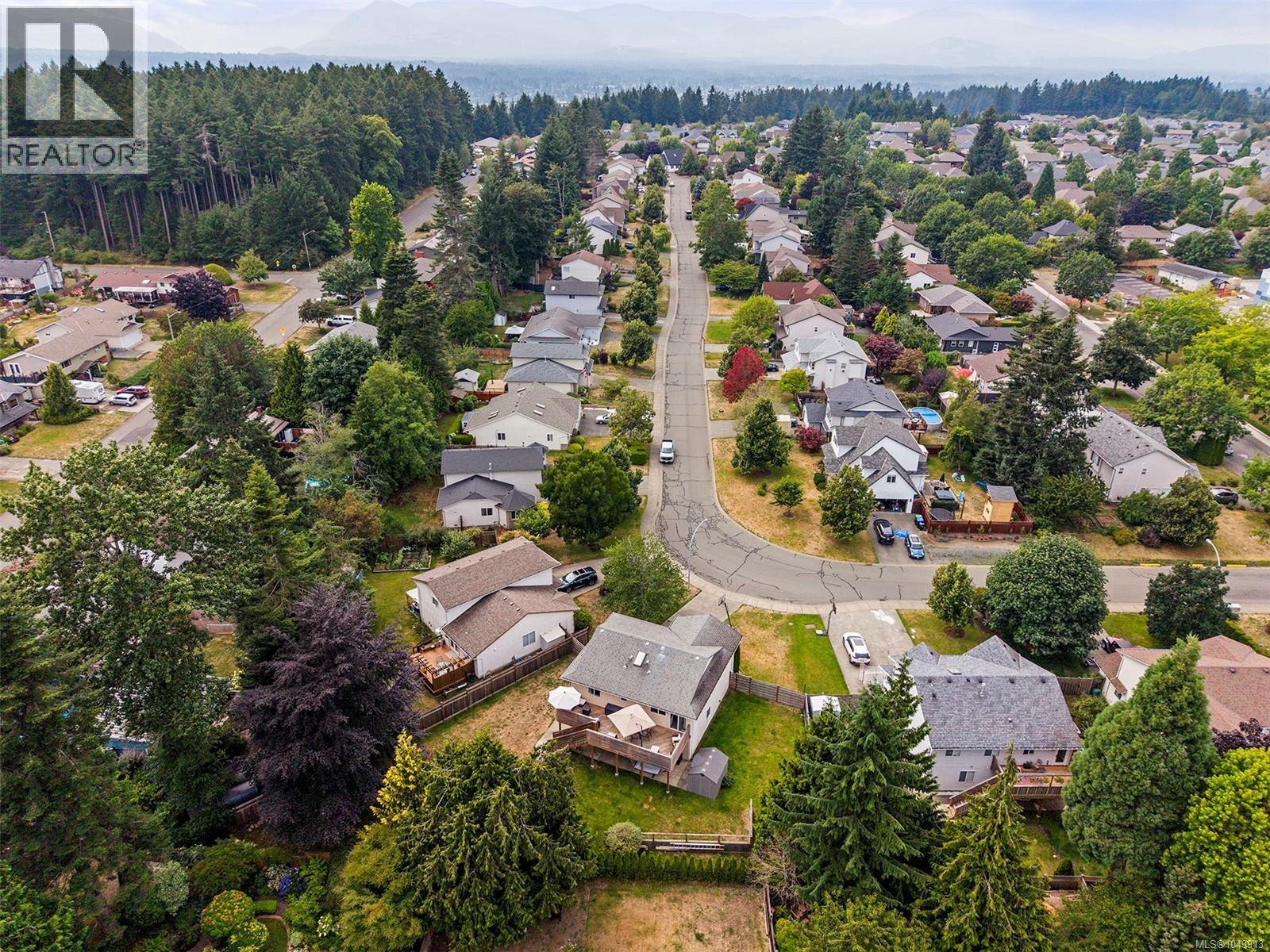 2221 HERON Cres - 45
