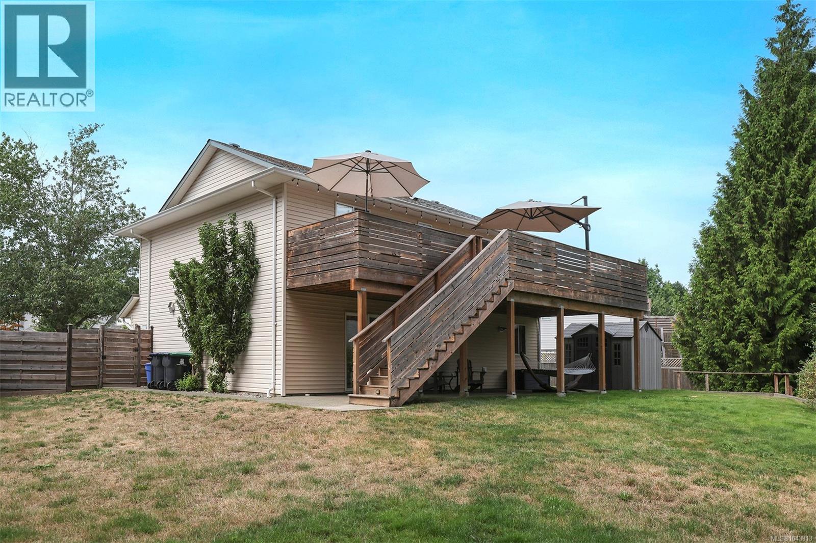 2221 HERON Cres - 40