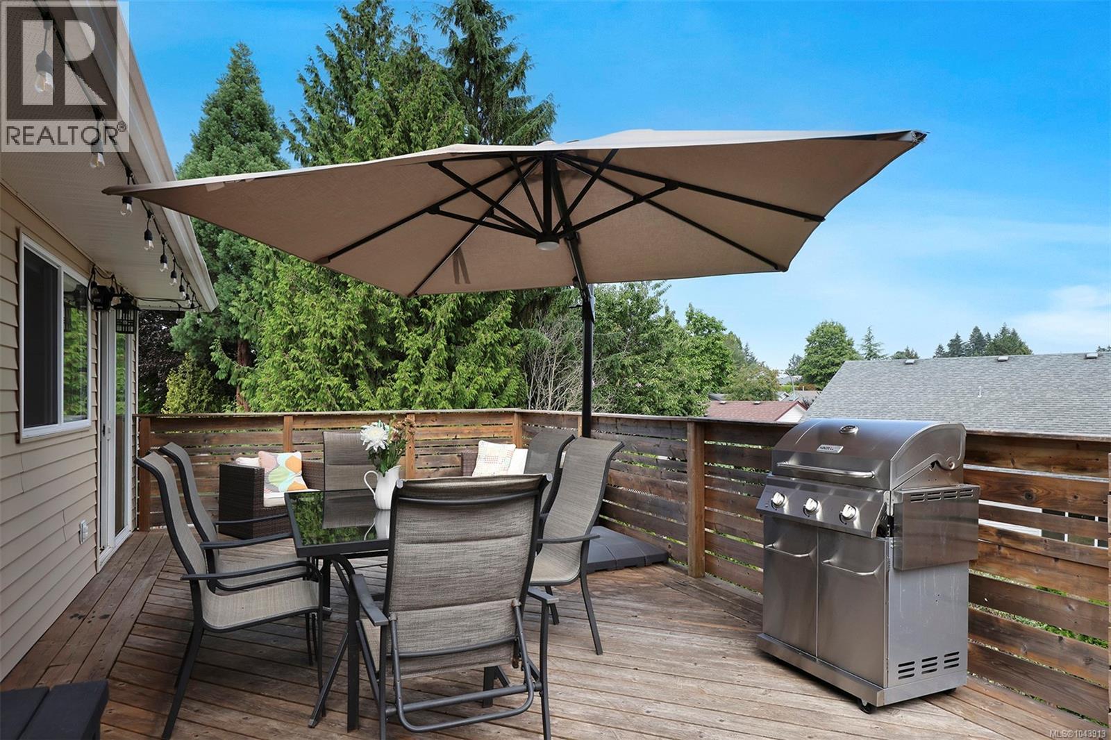 2221 HERON Cres - 38