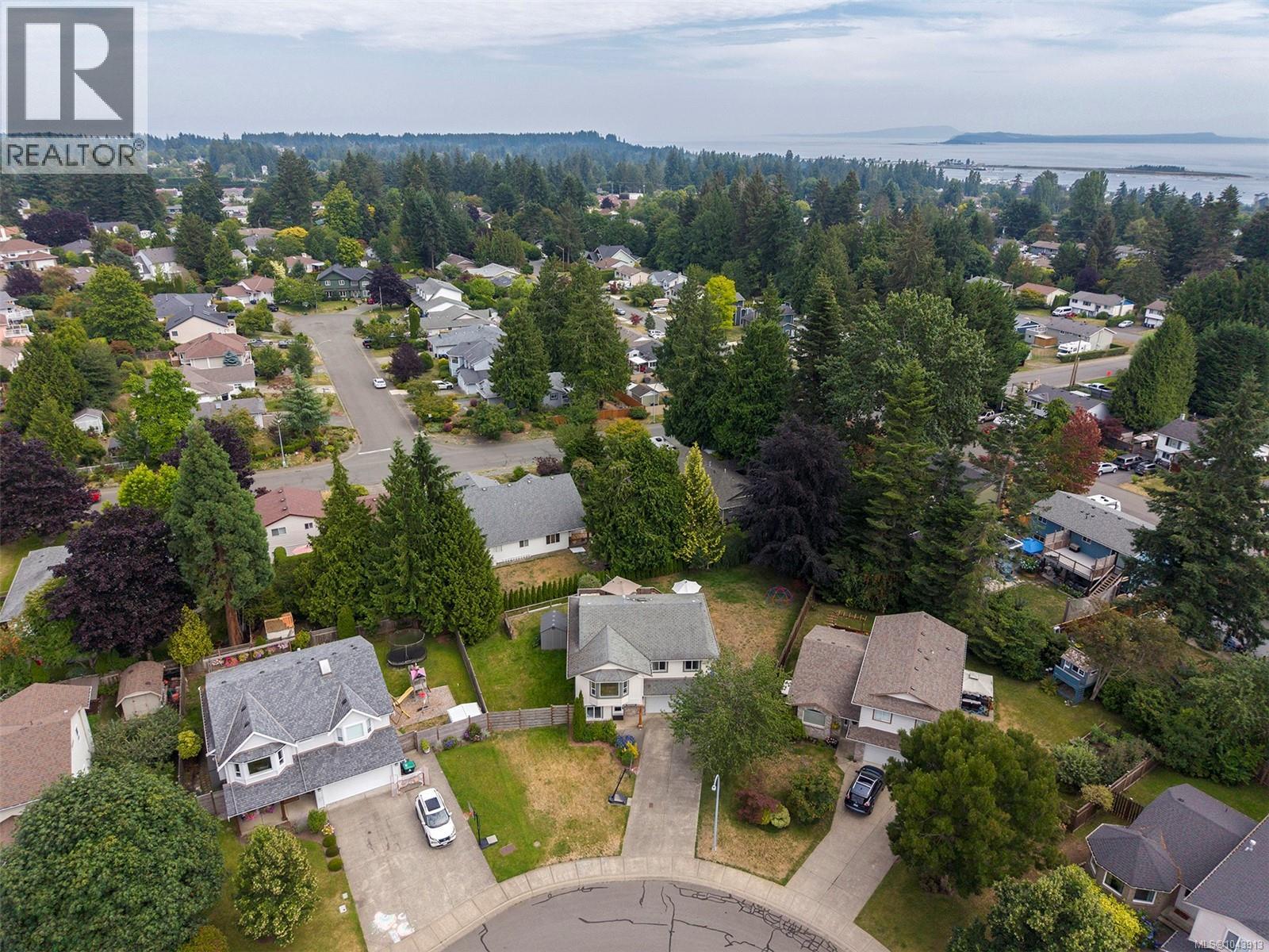 2221 HERON Cres - 47