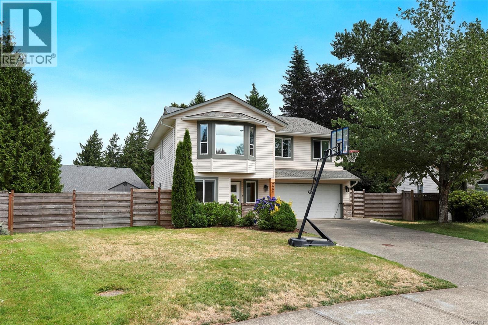 2221 HERON Cres - Image 37