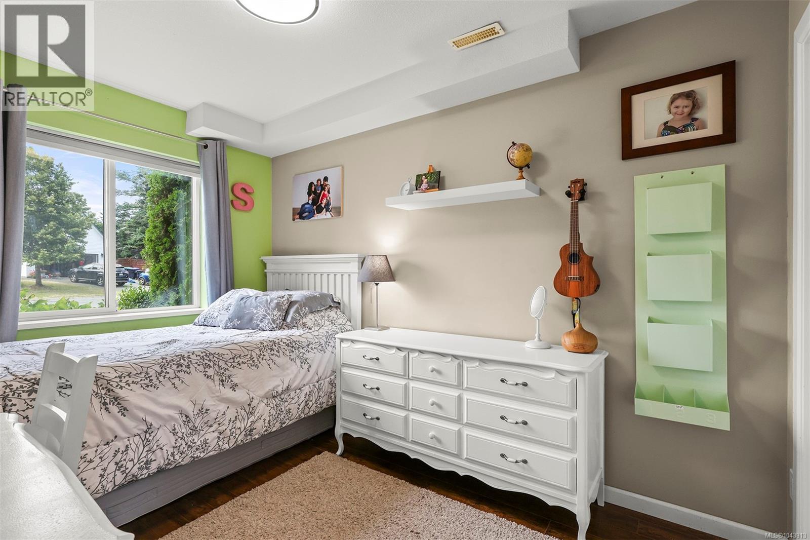 2221 HERON Cres - 20