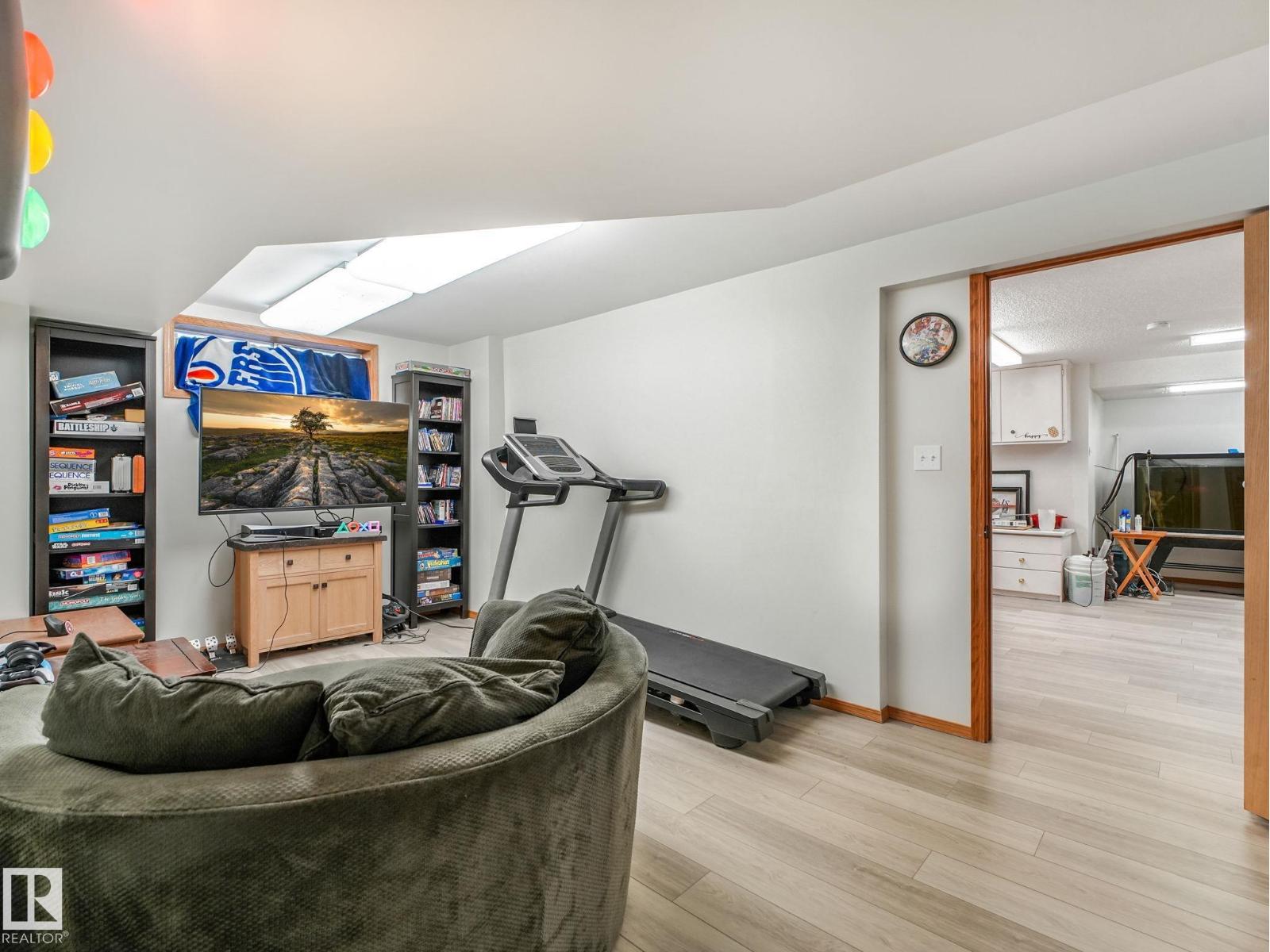 2824 37 ST NW - 38