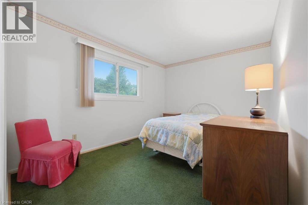 1167 SATURNIA Crescent - 20