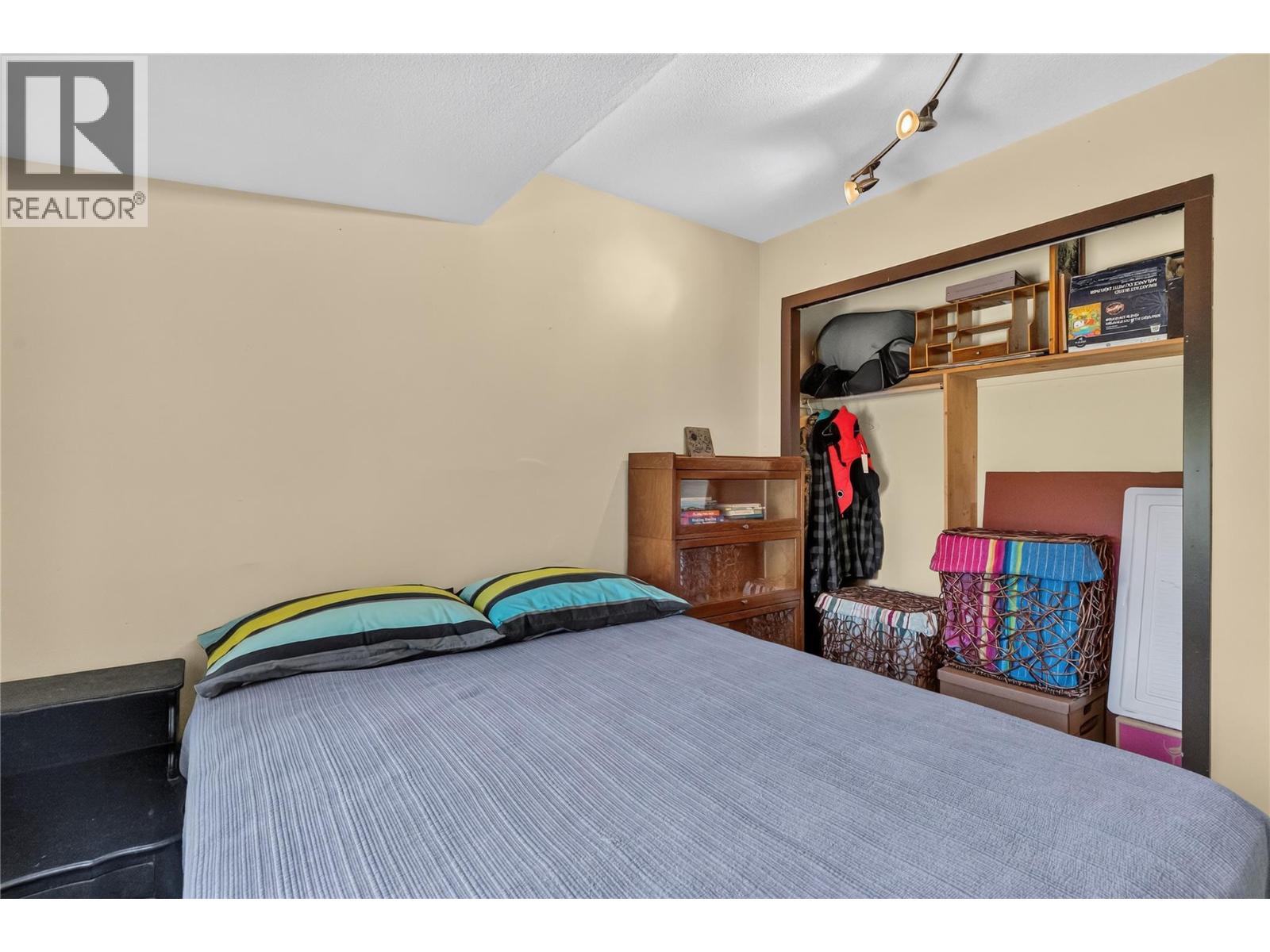 4201 Lakeshore Road - 21