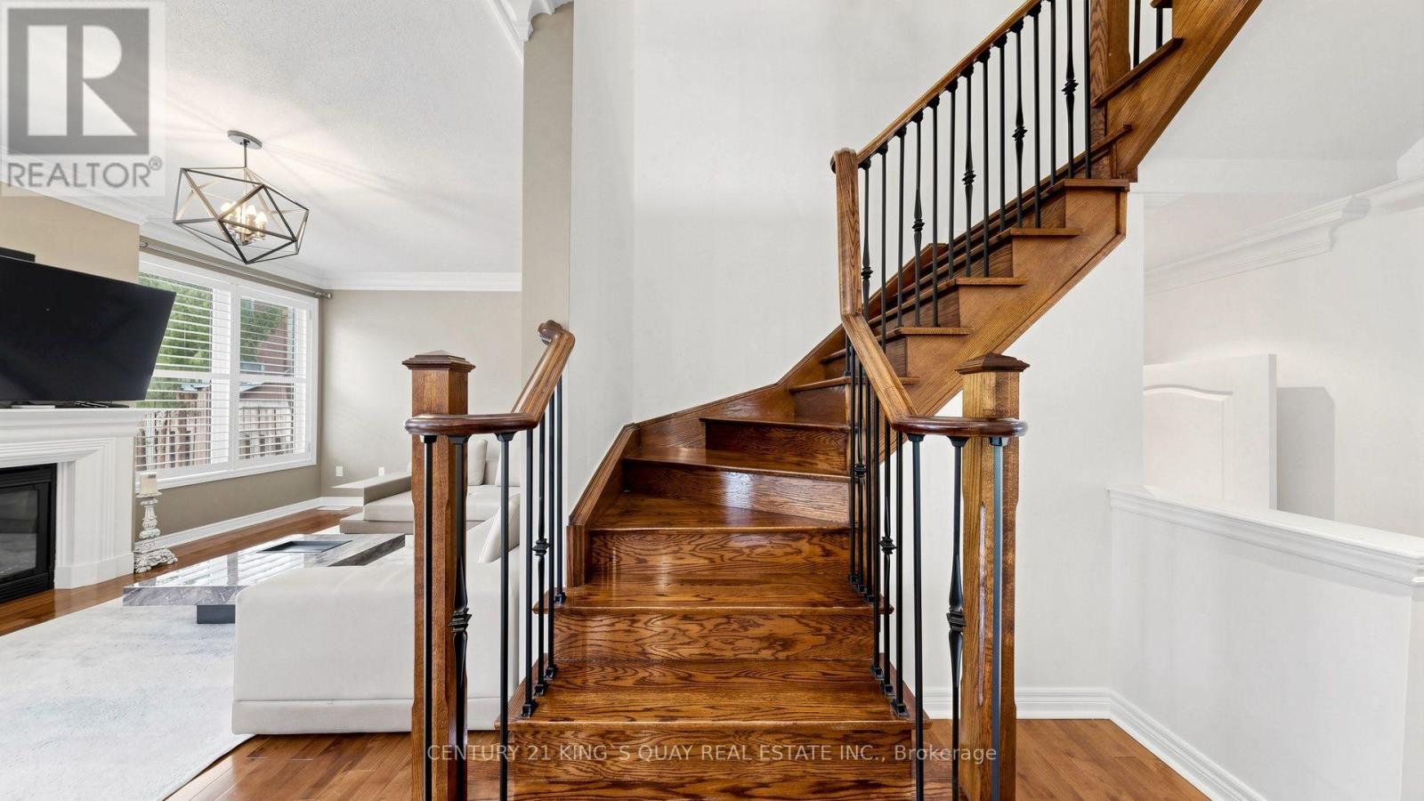 22 HISLOP DRIVE - 23