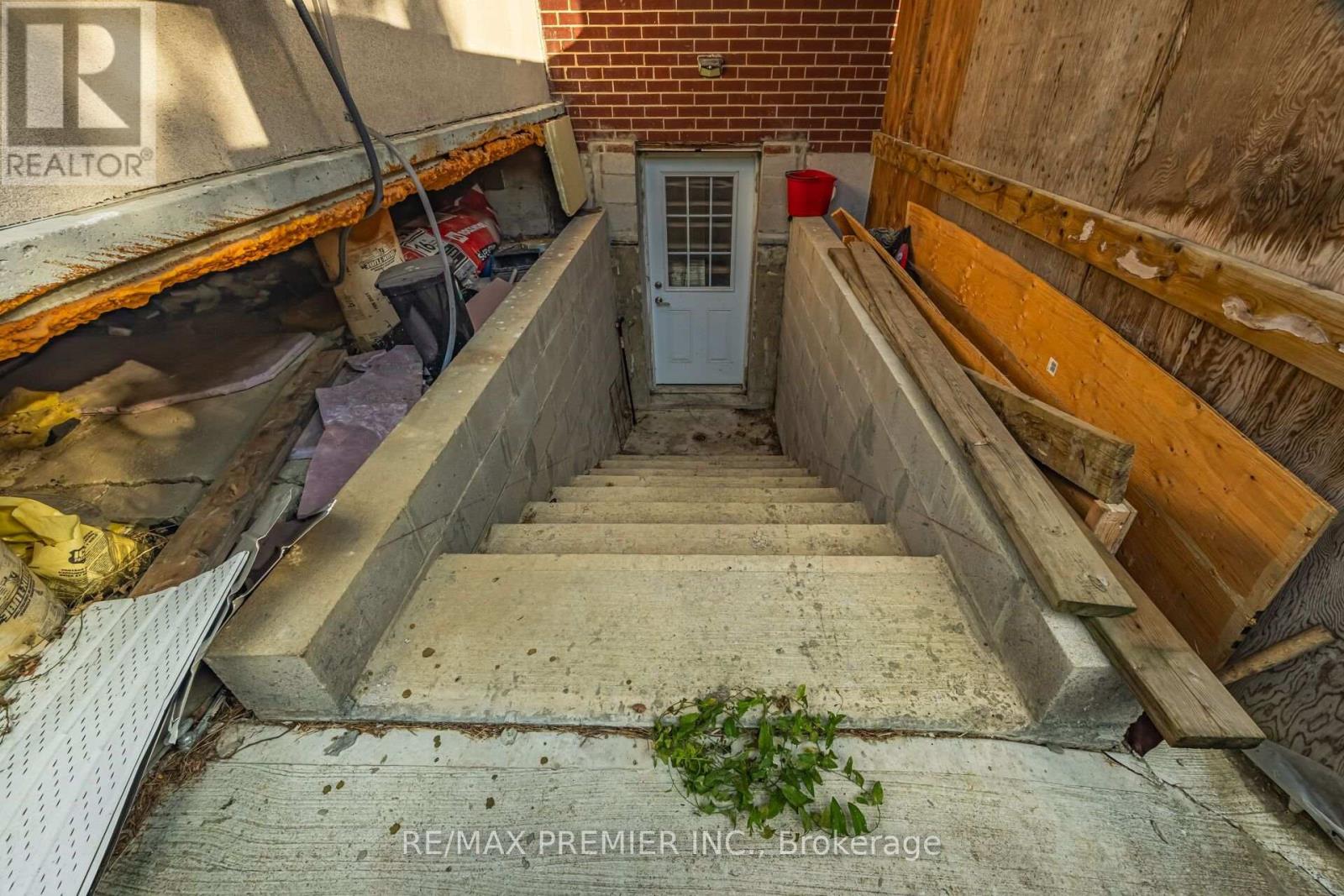 6 CANTON AVENUE - 48