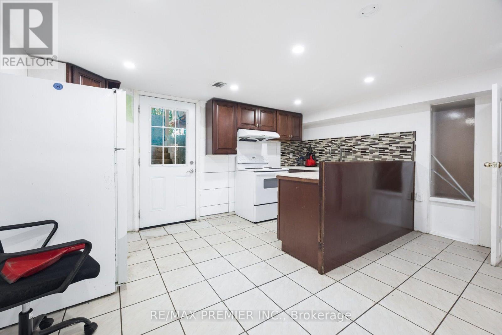 6 CANTON AVENUE - 39