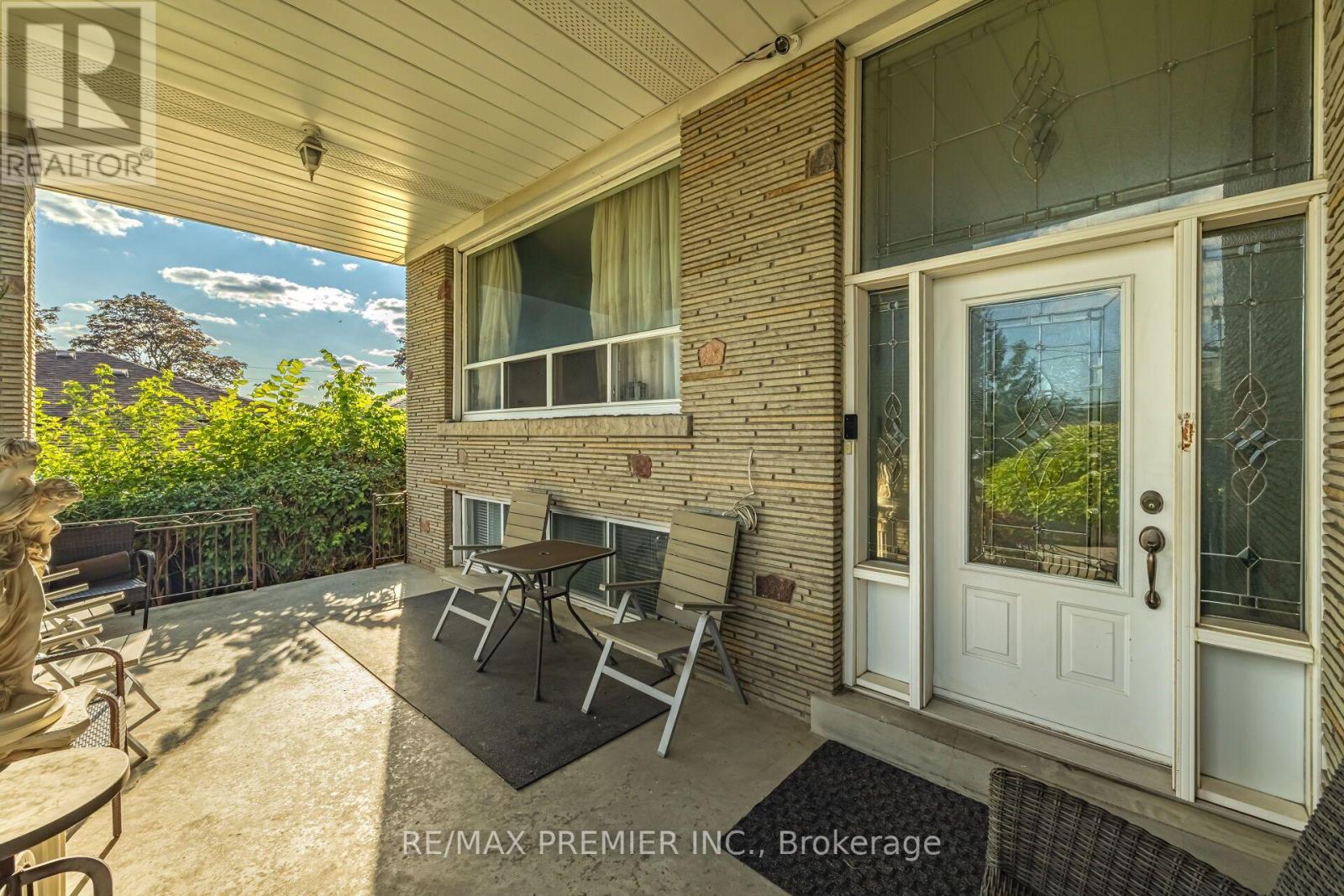 6 CANTON AVENUE - 7