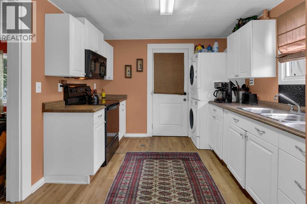 215 4 Street - 10