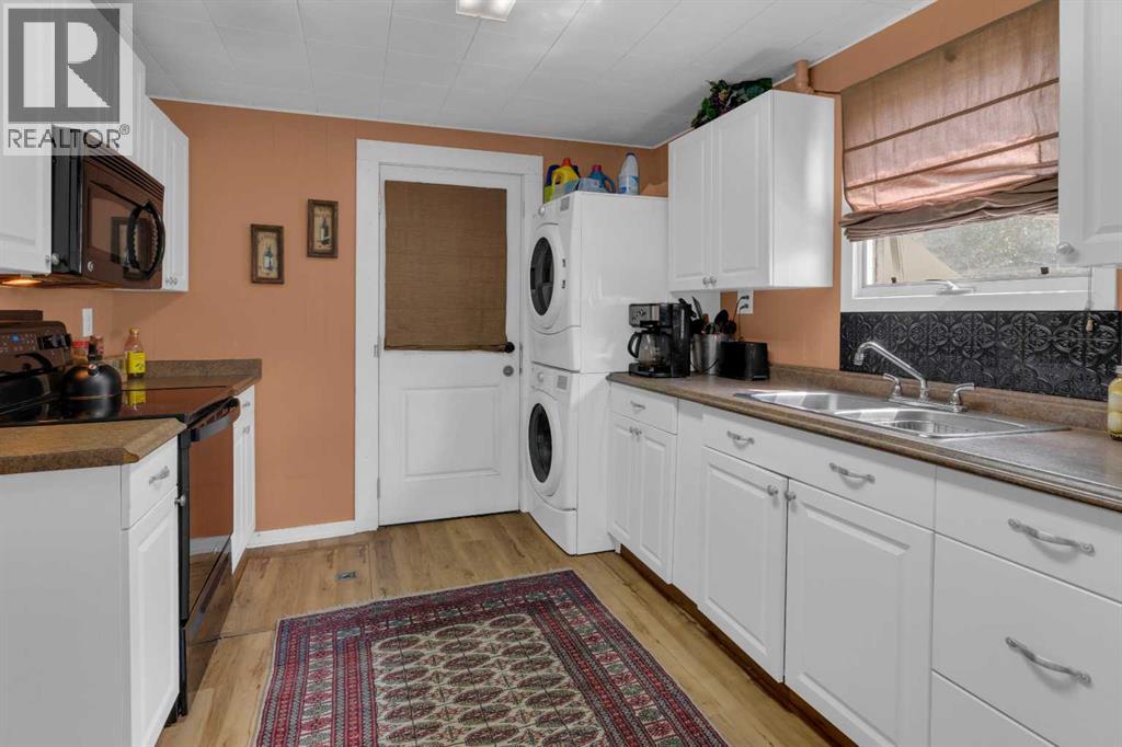 215 4 Street - 11