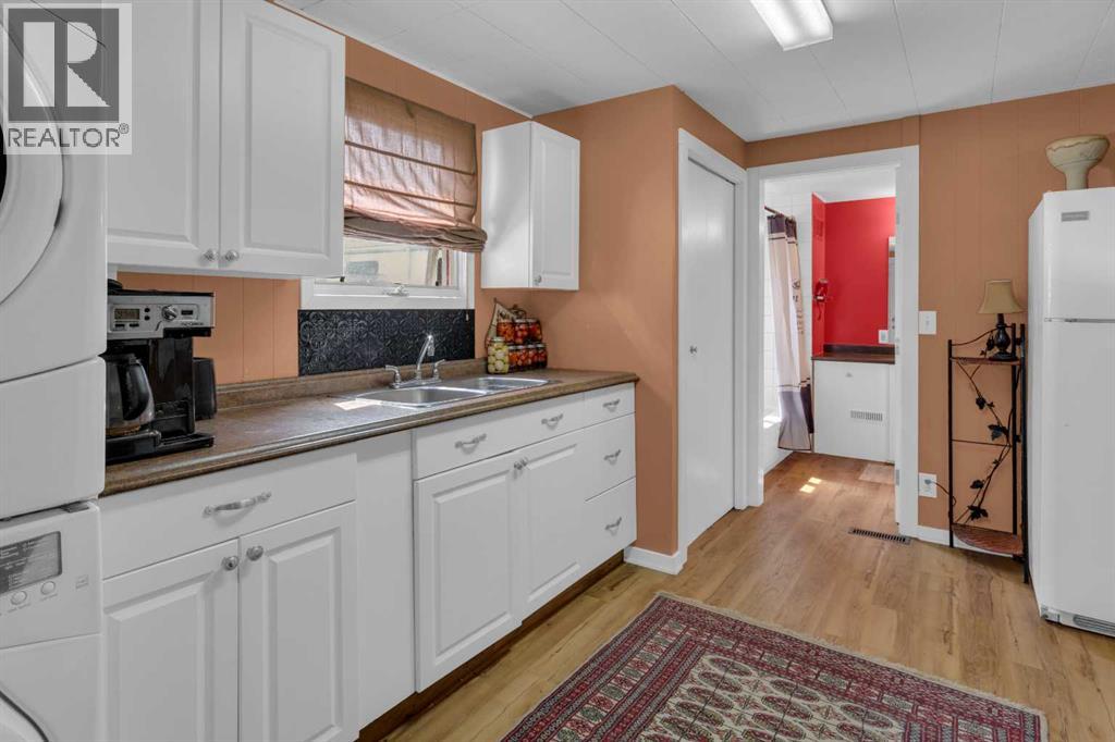 215 4 Street - 13