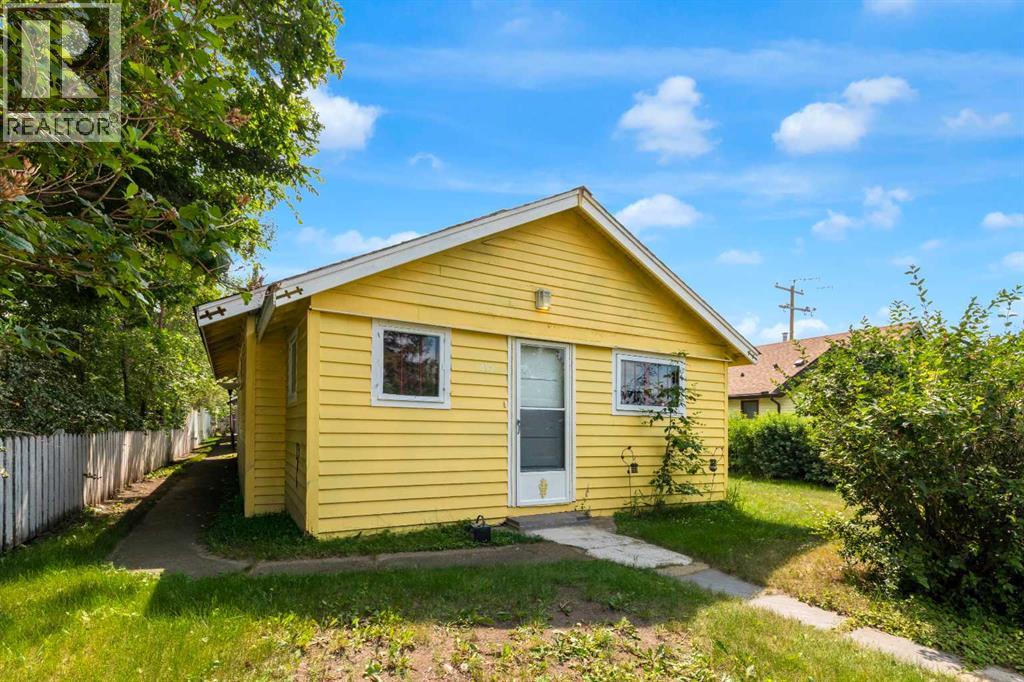 215 4 Street - 2