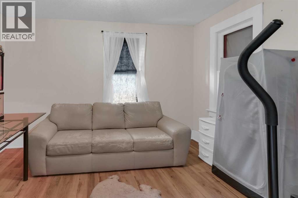 215 4 Street - 21