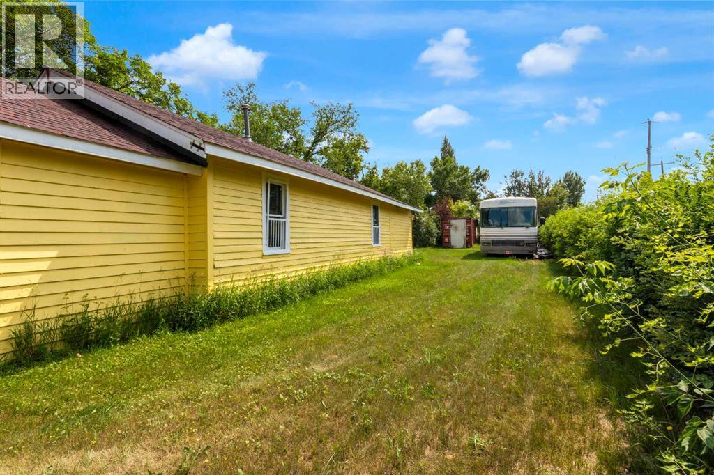 215 4 Street - 25