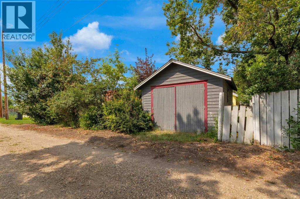 215 4 Street - 27